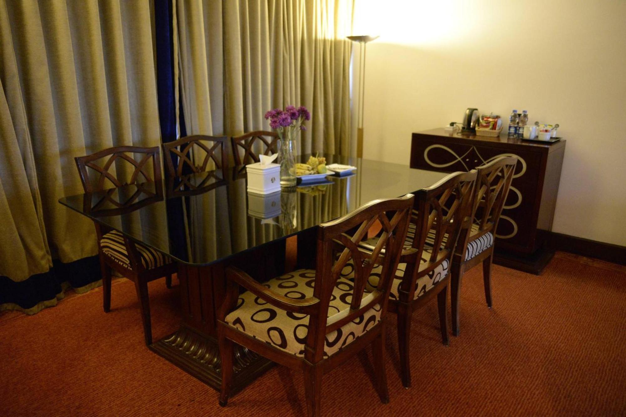 Karachi Marriott Hotel Buitenkant foto